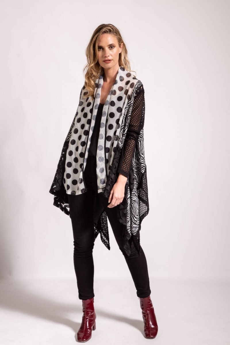 cardigan irregular con  lunares