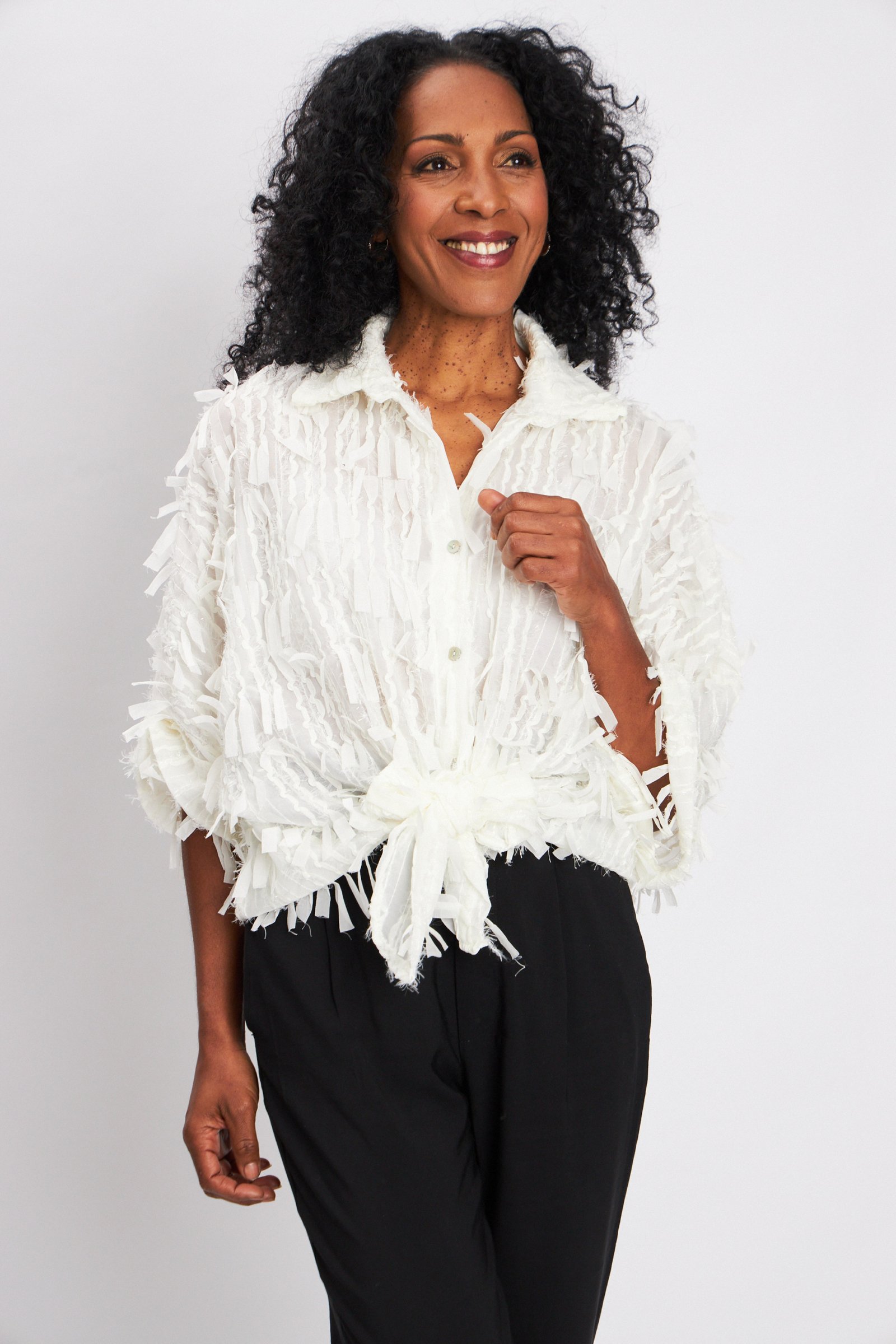 Blusa Calada Broche y Fleco